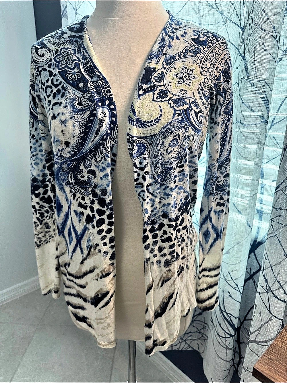 Chico's Paisley Cardigan in Blue & White Size 0 Like New